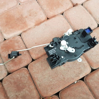 Zamek drzwi tył tylny VIVARO TRAFIC III 905033916R