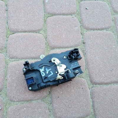 Zamek drzwi tył Vivaro B Trafic 905034098R