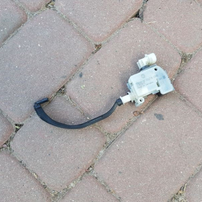 Zamek klapki wlewu paliwa Opel Insignia 42353811