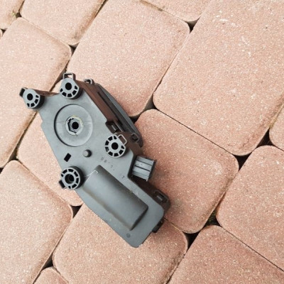 Zamek klapy tył Skoda Superb II Lewy 3T0827299B