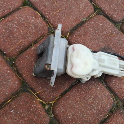 Zamek klapy tył tylnej bagaznika SUZUKI SWIFT MK5