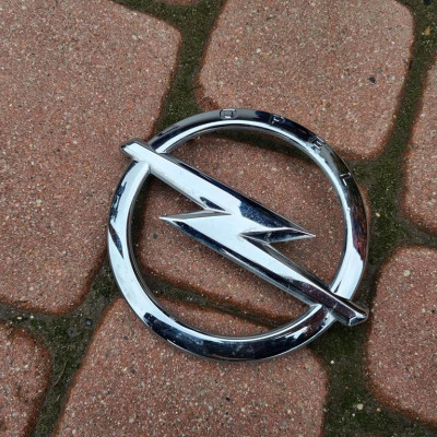 Zamek logo grill chrom Opel Astra K V 13464792