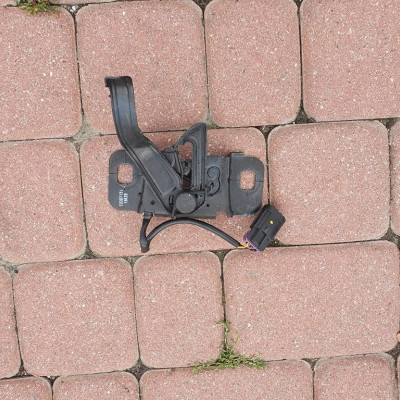 Zamek maski EUROPA Opel Astra J IV 13367151