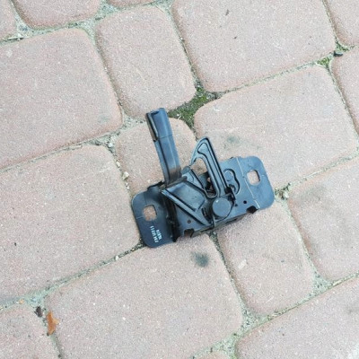 Zamek maski Europa Opel Astra K 13412211