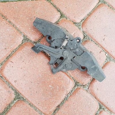 Zamek maski Europa Toyota Corolla Verso 2007r