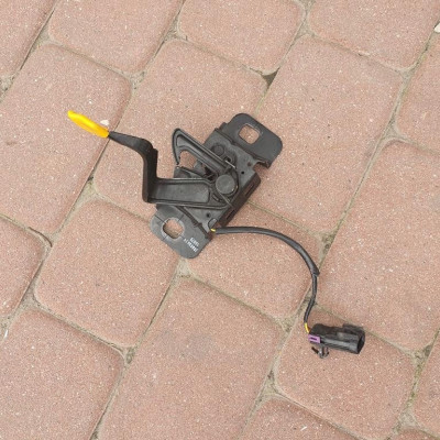 Zamek rygiel maski Europa Opel Zafira C 39085674