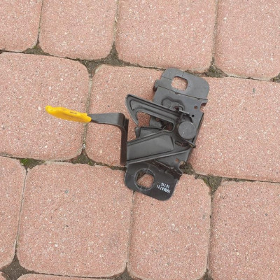 Zamek rygiel maski Europa Opel Zafira C 39088731