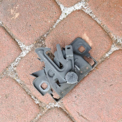 Zamek rygiel maski Renault Clio IV 4 656015563R