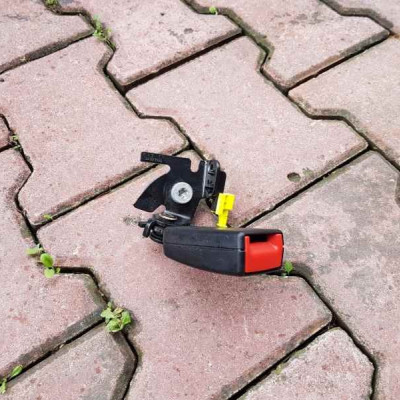 Zapięcie pasa tył Mercedes W212 A2128601969