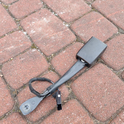 Zapinka pasa prawa Opel Mokka 95104556