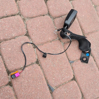 Zapinka pasa tył tylna Opel Meriva B 13285844