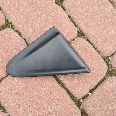 Zaślepka błotnika trójkąt prawa Renault Clio IV