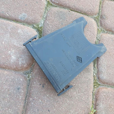 Zaślepka osłona bezpieczników Vivaro B Trafic III