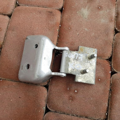 Zawias klapy tył tylnej Vivaro B Trafic III