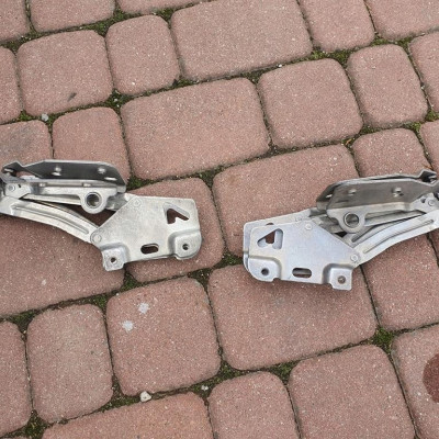 Zawias maski Mercedes Sprinter W910 W907 Prawy