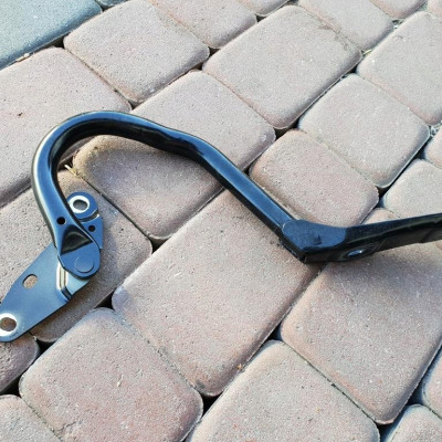 Zawias maski prawy igła Opel Zafira C 13283109