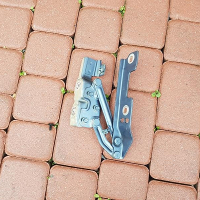 Zawias maski prawy Opel Astra J 4 IV 20879203