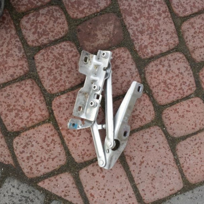 Zawias maski prawy Opel INSIGNIA