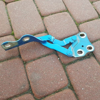 Zawias maski prawy Opel Meriva A 93299986