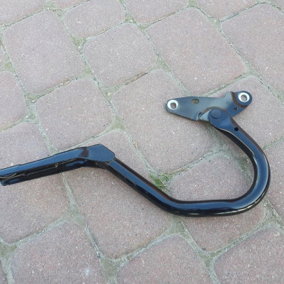 Zawias maski prawy Opel Zafira C 13283109