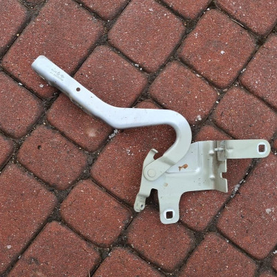 Zawias maski prawy Renault Clio IV 4 654006253R