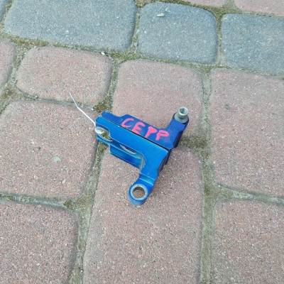 Zawias zawiasy drzwi prawy przód 3D Opel Corsa E