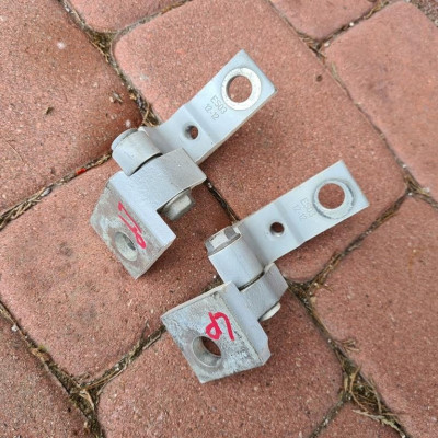 Zawias zawiasy drzwi przód lewy Opel Combo D