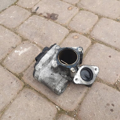 Zawór EGR 2.0DCI VIVARO TRAFIC 8200327011