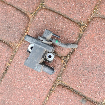 Zawór EGR podciśnienia Opel Insignia 55576356