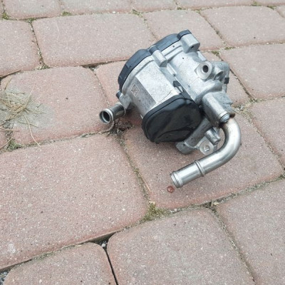 Zawór EGR spalin Passat B8 2017r 04L131501R