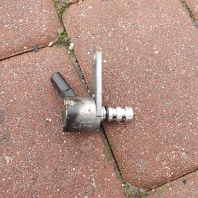 Zawór oleju 1.6D Opel Astra K V 55491644