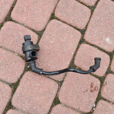 Zawór paliwa 1.6 Opel Astra J IV 13110331