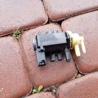 Zawór podcisnienia EGR Audi Q3 1K0906627B 2017r