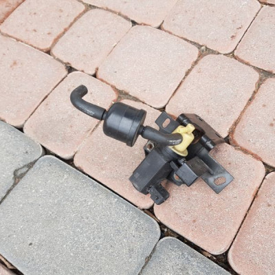 Zawór podcisnienia Opel Insignia 55573362