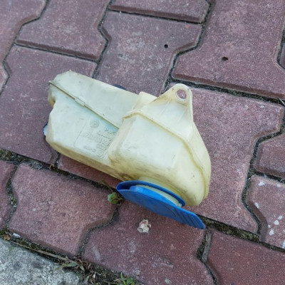 ZBIORNICZEK SPRYSKIWACZY AUDI A4 B6 B7 8E0955451AP