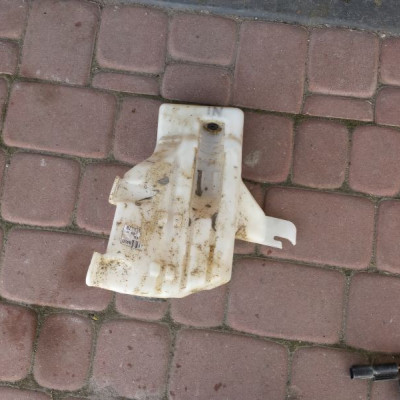 Zbiorniczek spryskiwaczy Opel Insignia