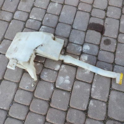 Zbiorniczek spryskiwaczy VIVARO TRAFIC 8200506740