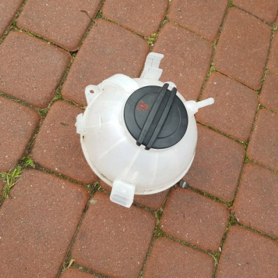 Zbiorniczek wyrównawczy Audi Q3 1K0121407A