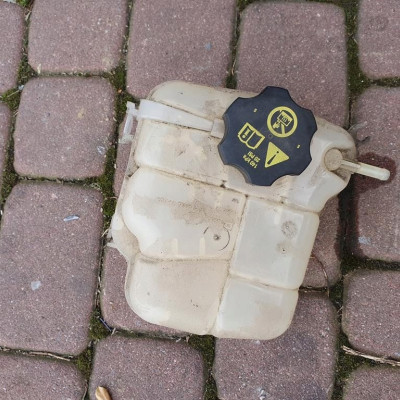 Zbiorniczek wyrównawczy czujnik Astra J IV