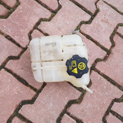 Zbiorniczek wyrównawczy Insignia 2.0 CDTI 13220124