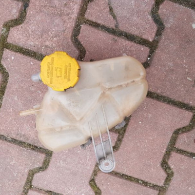 Zbiorniczek wyrównawczy Opel Corsa D 55702165