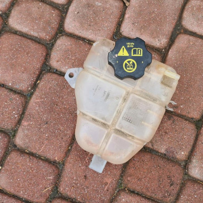 Zbiorniczek wyrównawczy Opel Meriva B 13265592