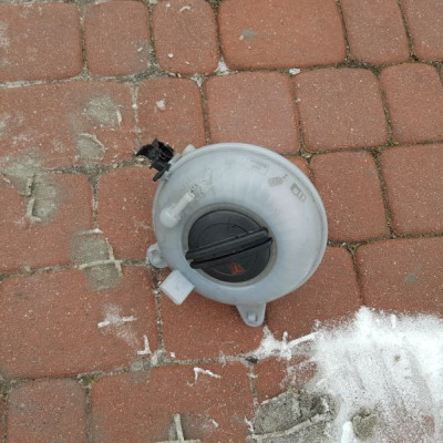 Zbiorniczek wyrównawczy Passat B8 2017r 5Q0121407G