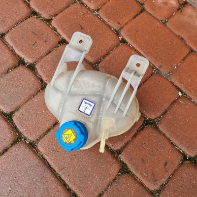 Zbiorniczek wyrównawczy płynu Opel Combo D