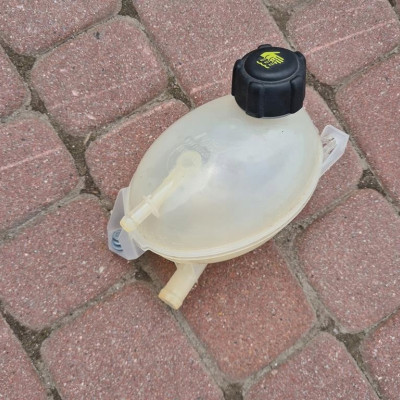 Zbiorniczek wyrównawczy Renault Clio IV 217107259R