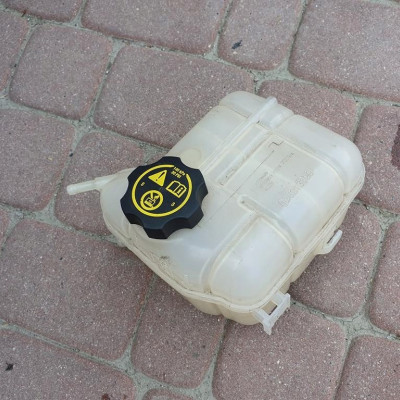 Zbiorniczek wyrównawczy z czujnik Opel Insignia 22924025