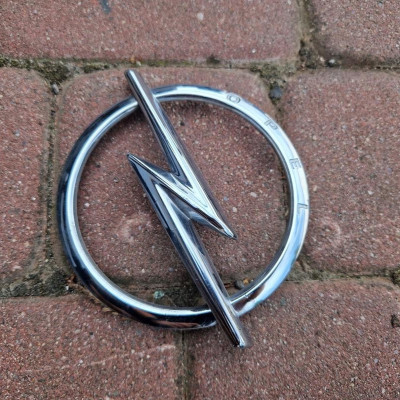 Znaczek grill LIFT FL Opel Astra K V 39130500