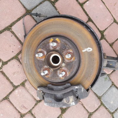 Zwrotnica piasta przód przednia Opel Insignia P