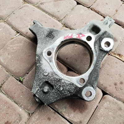 Zwrotnica przednia prawa Opel Zafira C 13248527