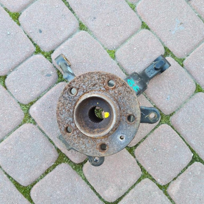 Zwrotnica przednia prawa piasta VIVARO TRAFIC